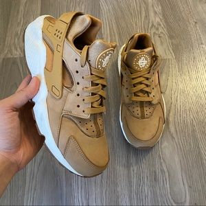 Nike Hurache (Tan) ‼️🔥